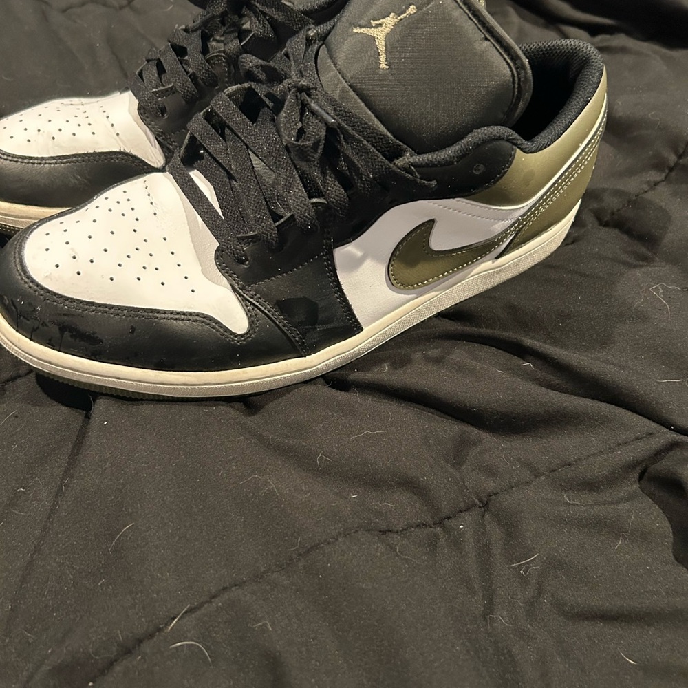 Jordan Men's Black and Olive Low-Top Sneakers